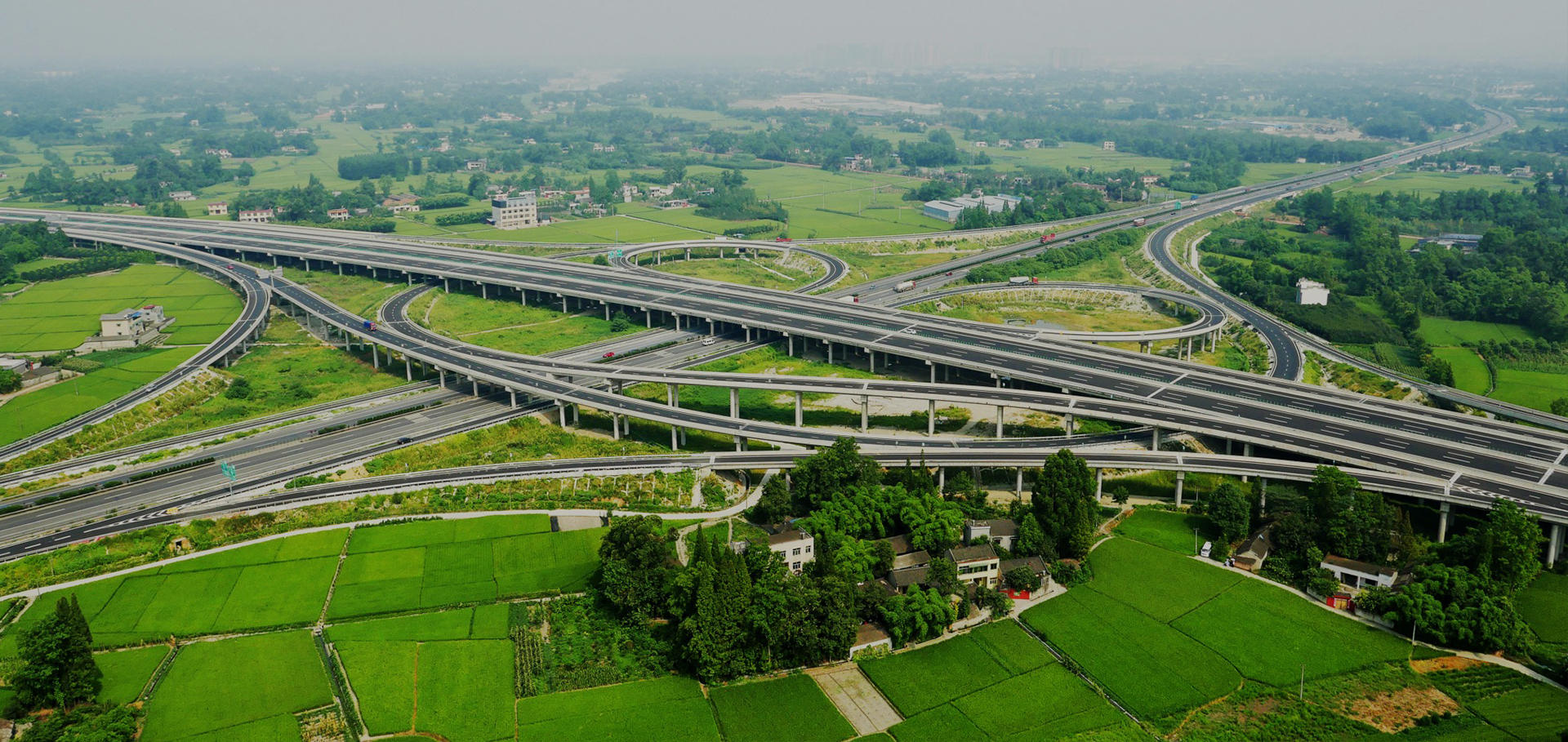 以百年基业为梦，以群策之力铸帆，建一项工程，竖一座丰碑